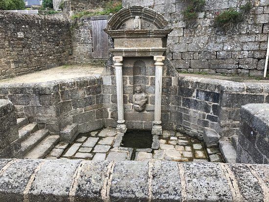 Fontaine ND du Roncier