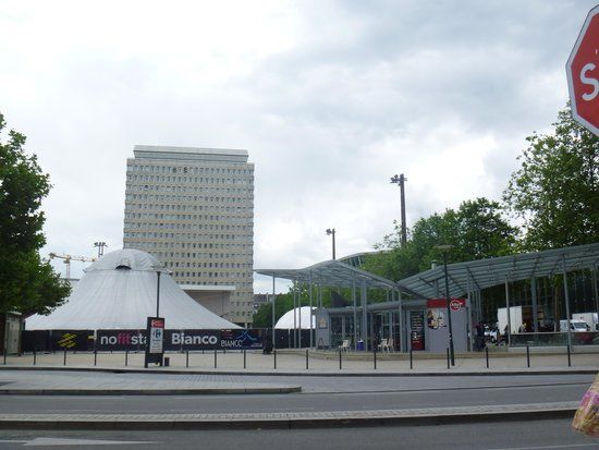 esplanade Charles-de-Gaulle