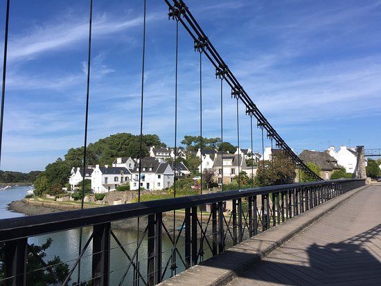 Vieux pont suspendu du Bono