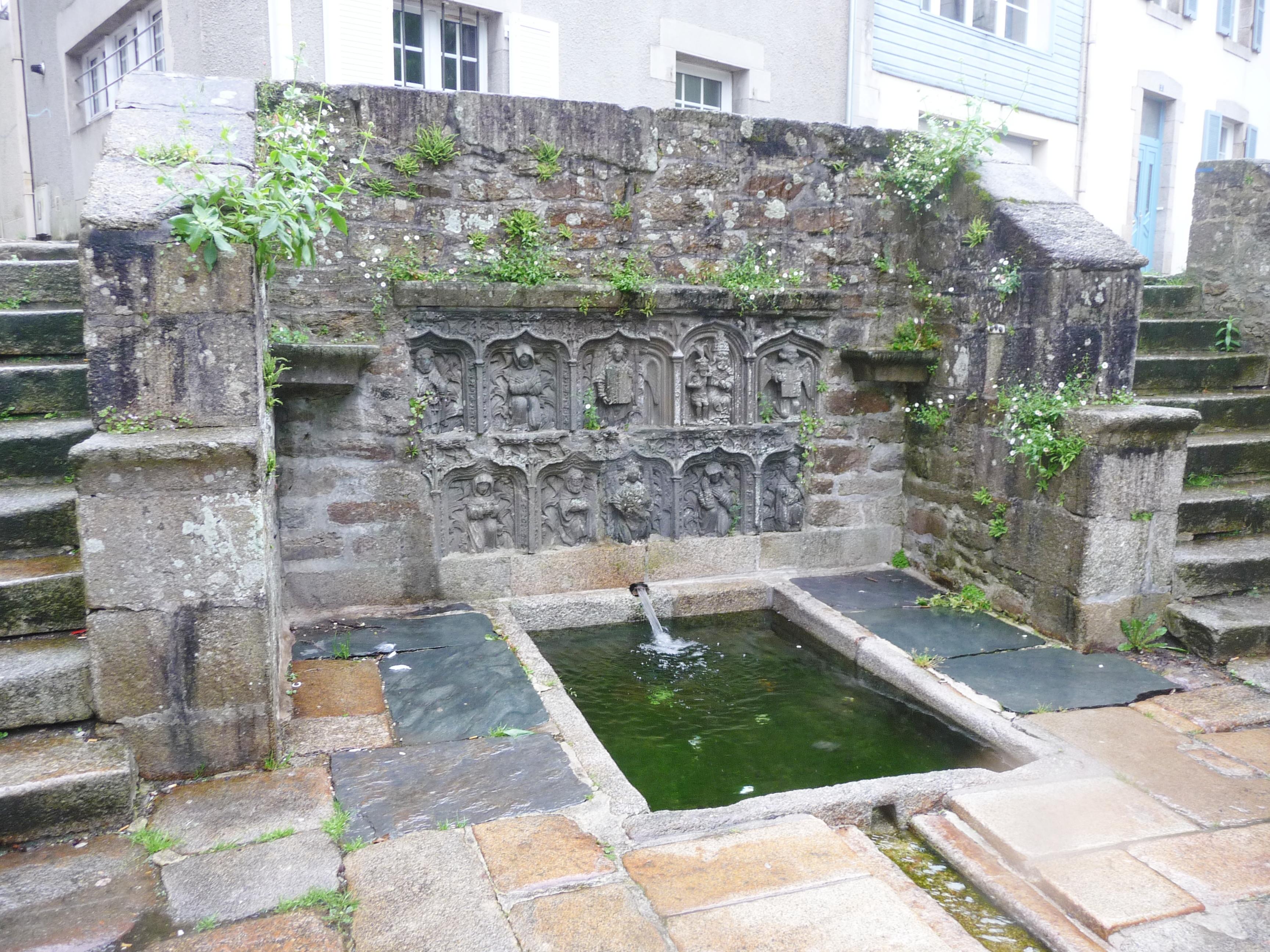 fontaine de Saint-Thivisiau