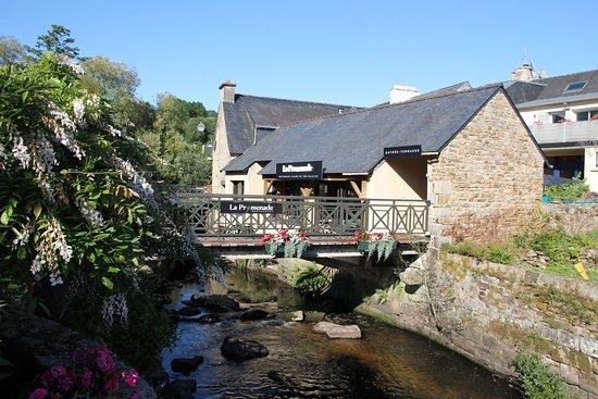 La Promenade Restaurant