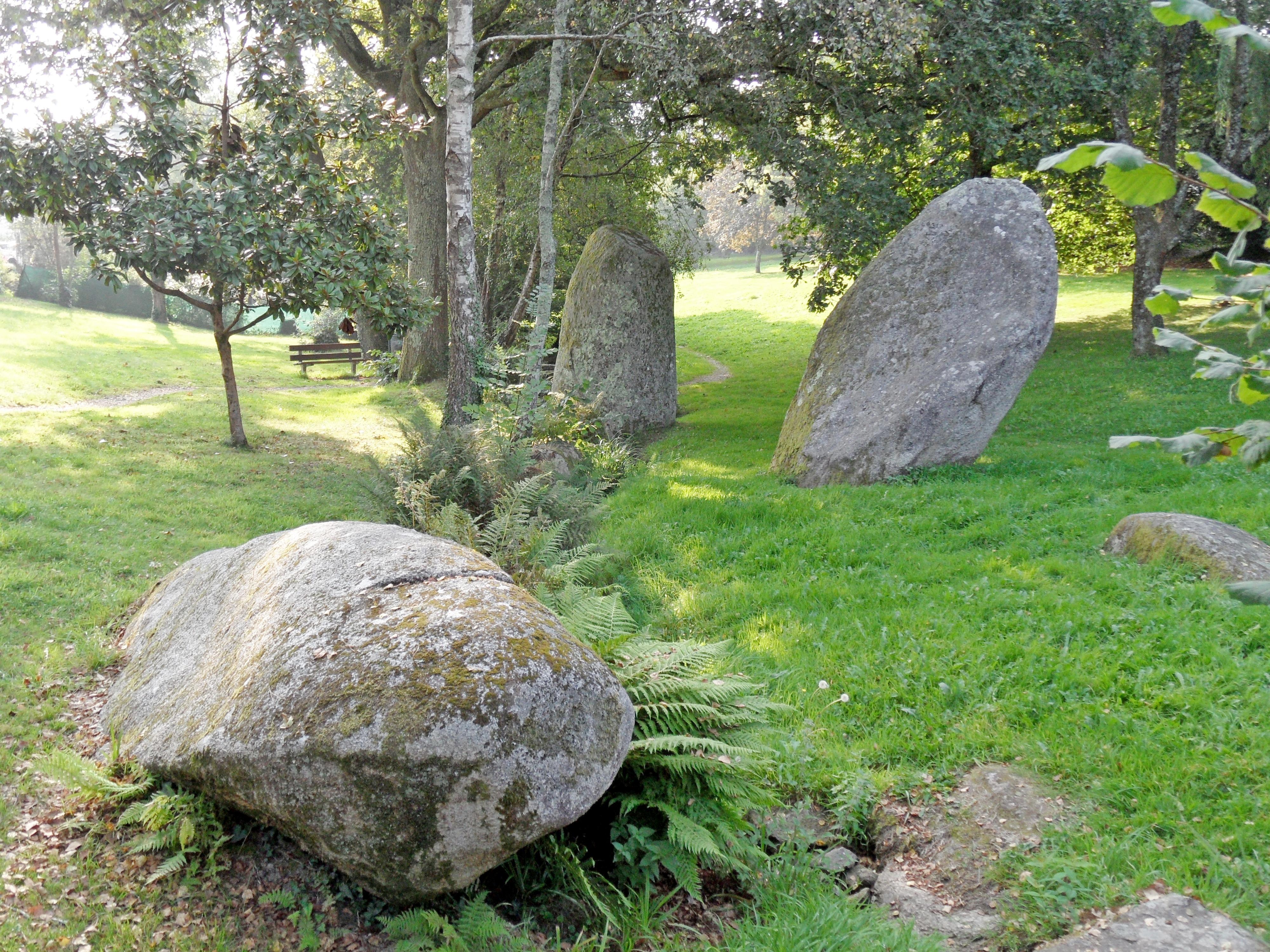 menhirs de Tingoff