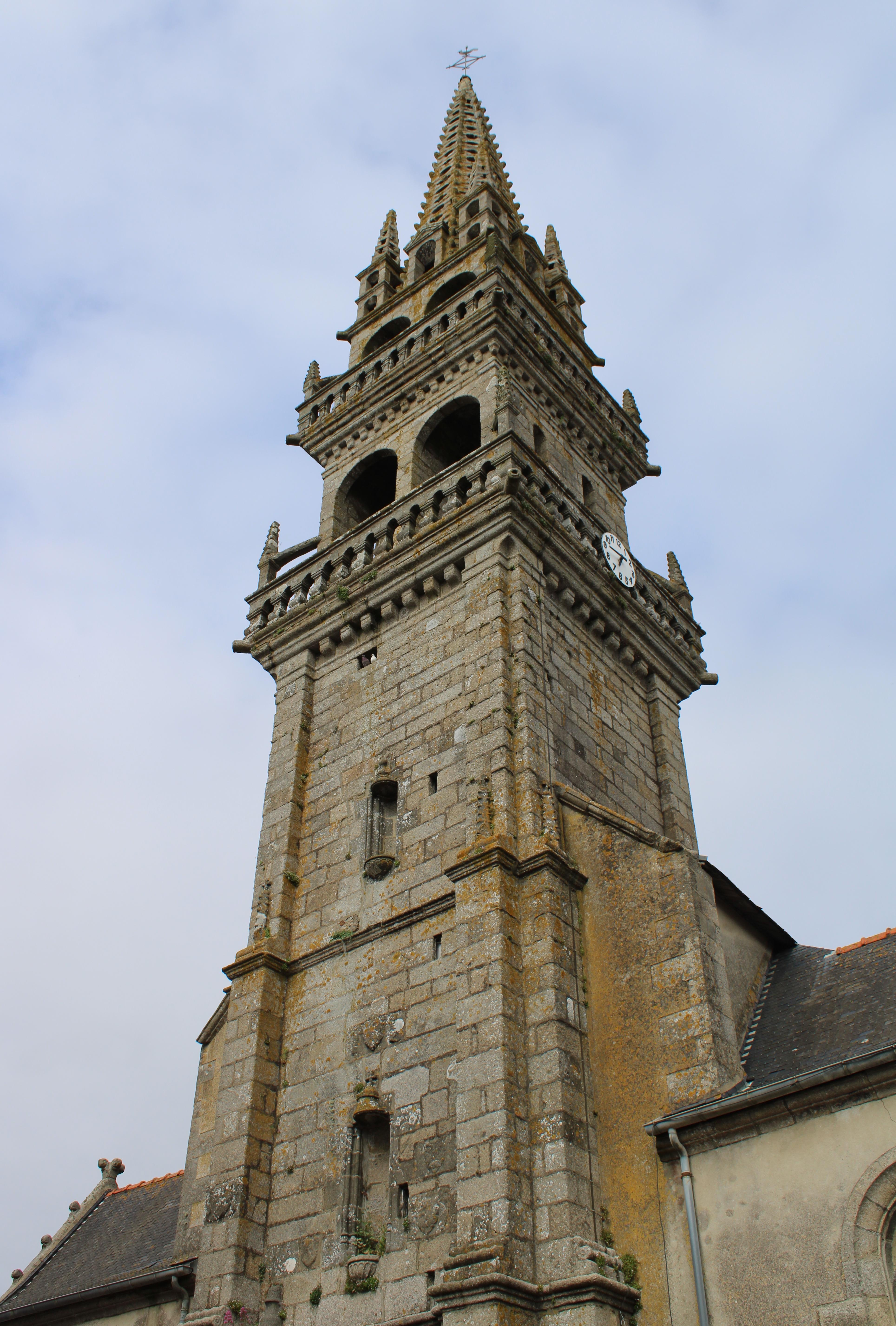 église Saint-Pierre de Plounévez-Lochrist
