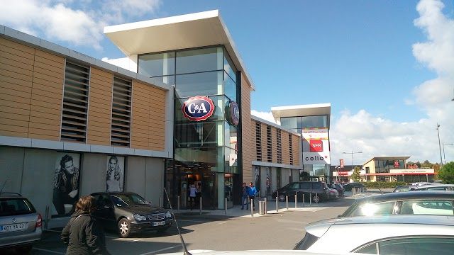 Centre Commercial LE CEZEMBRE