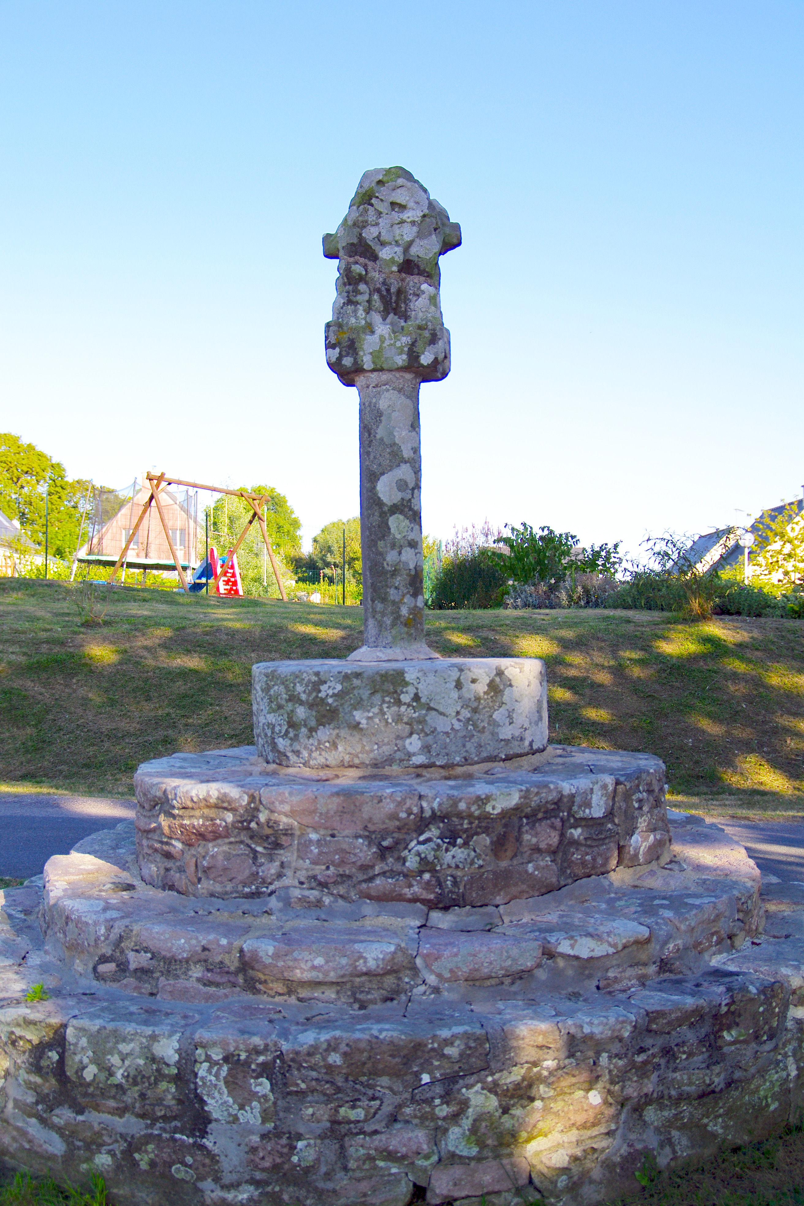 Vieux calvaire de Plévenon