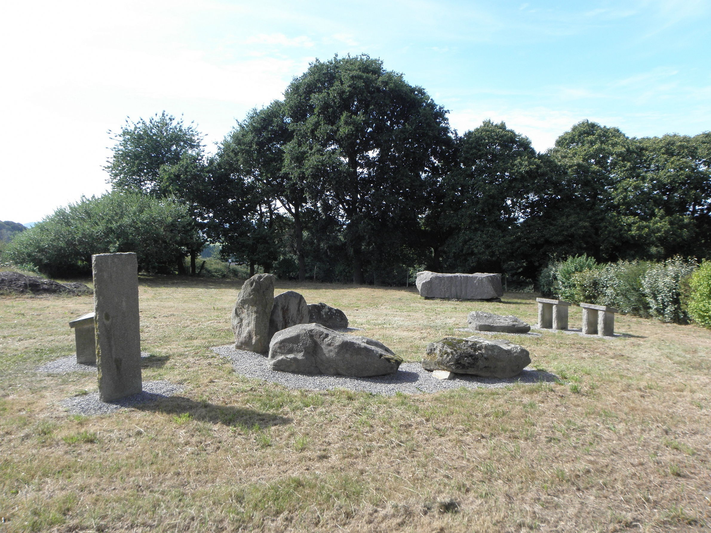 Hémicycle mégalithique des Tombes